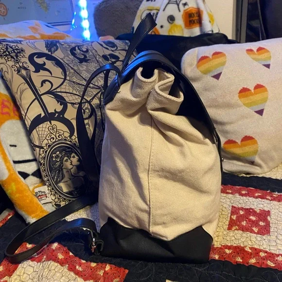 Backpack - Picture 2 of 10